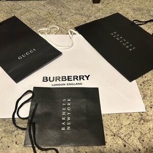 16 different shopping bags with Logo